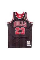 Mitchell & Ness Chicago Bulls Alternate Michael Jordan Trikot 1996/97